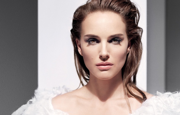 Эффектная актриса Натали Портман в белом