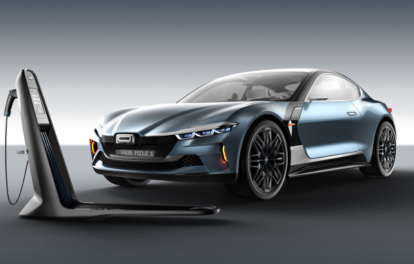 Электромобиль Qoros Mile 1 2018 на заправке