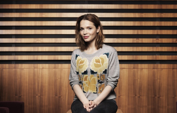 Немецкая актриса Каролина Херфурт с очаровательной улыбкой