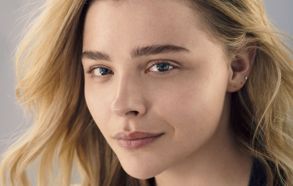 Зеленоглазая актриса Хлоя Грейс Морец крупным планом