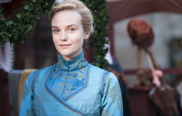 Шотландская актриса Джоанна Вандерхем в красивом наряде