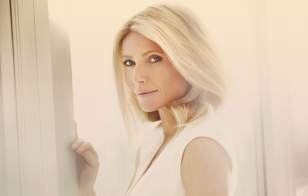 Стильная блондинка актриса Гвинет Пэлтроу