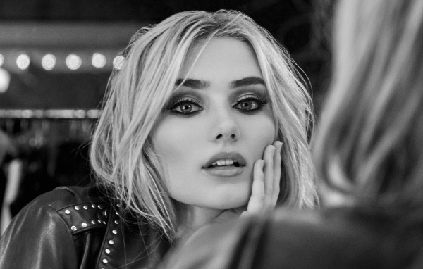 Молодая американская актриса Мег Доннелли черно белое фото