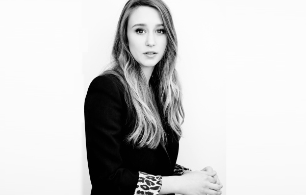 Молодая американская актриса Таисса Фармига черно белое фото