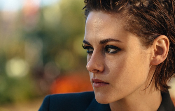 Молодая актриса Кристен Стюарт с короткой стрижкой