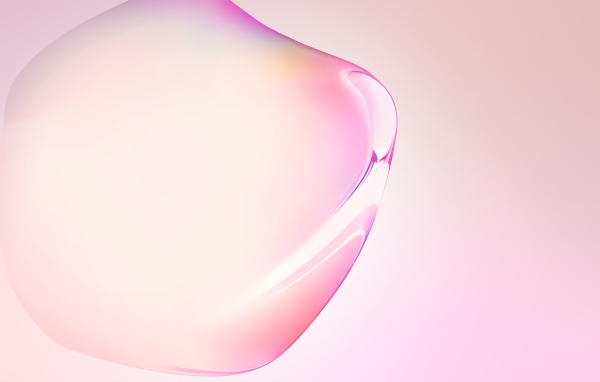 Прозрачный пузырь на розовом фоне