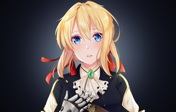 Девушка аниме Вайолет Эвергарден на сером фоне