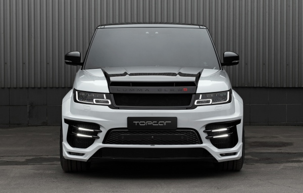 Внедорожник Lumma CLR RS 2019 года на фоне серой стены