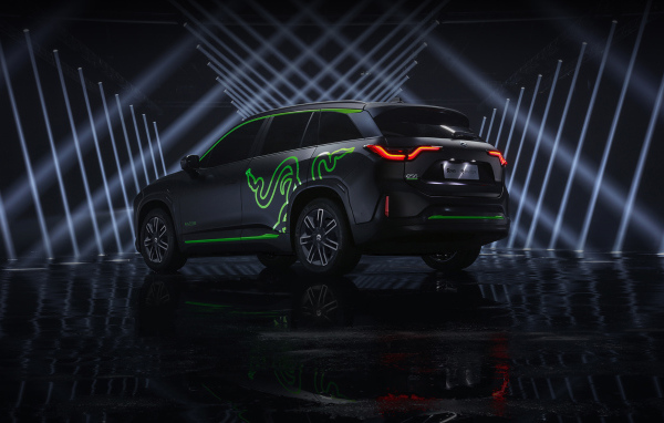 Внедорожник NIO ES6 Razer Edition 2019 года в лучах софитов