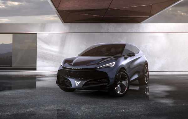 Черный автомобиль Cupra Tavascan Concept в здании 