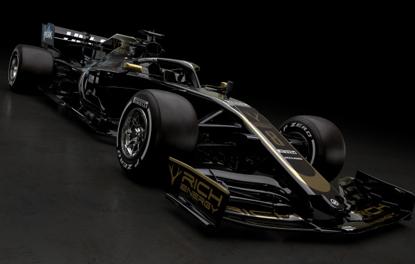 Черный гоночный автомобиль Haas VF-19,  2019 года