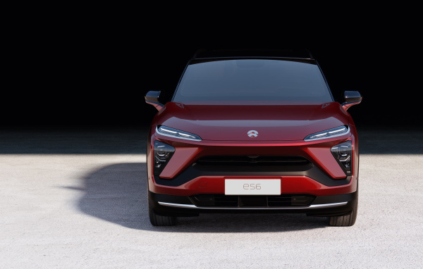 Бордовый автомобиль NIO ES6 2019 года вид спереди