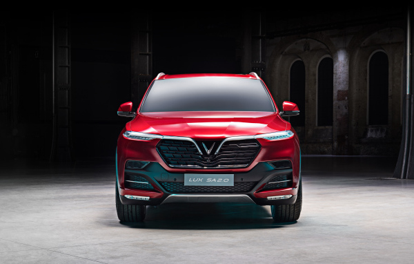 Красный автомобиль LUX SA2  вид спереди