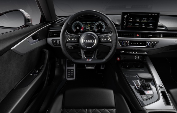 Черный салон автомобиля Audi S5 Coupe TDI 