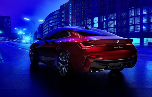 Красный автомобиль BMW Concept 4 2019 года в городе