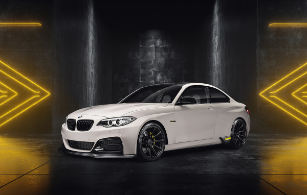 Белый автомобиль BMW ICON03, 2019 года