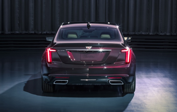 Автомобиль Cadillac CT5, 2020 года вид сзади 