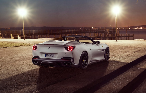 Автомобиль Ferrari Portofino 2019 года вид сзади