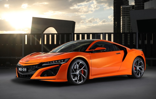 Оранжевый автомобиль Honda NSX 2019  года 