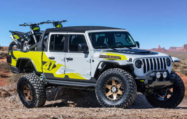 Спортивный Jeep Flatbill 2019 года на бездорожье