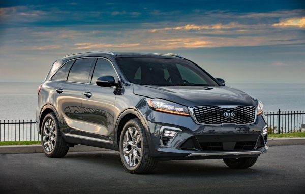 Стильный внедорожник Kia Sorento SXL 2018 года