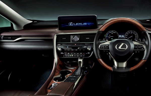 Салон автомобиля Lexus RX 450h 2019 года 
