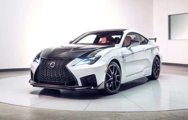 Спортивный автомобиль Lexus RC F, 2020 года 