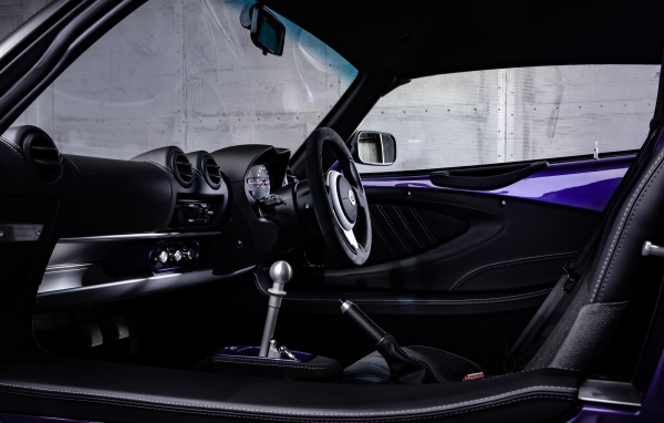 Салон автомобиля Lotus Exige Sport 350 