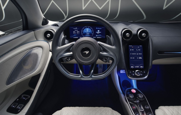 Салон автомобиля McLaren GT By MSO 2019 года 