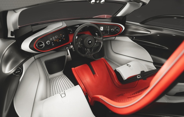 Салон автомобиля McLaren Speedtail 2019 года