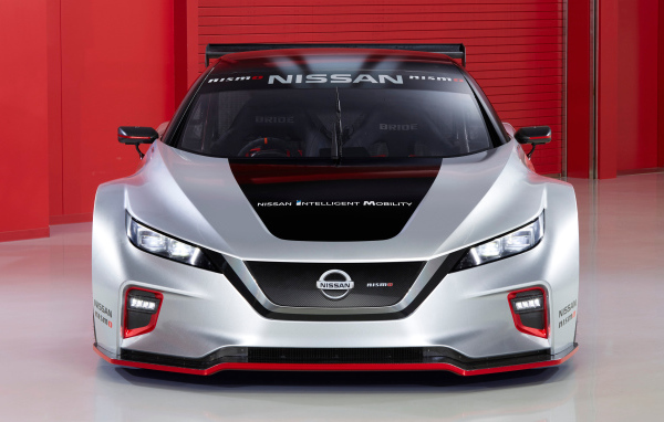 Автомобиль Nissan Leaf Nismo RC 2019 года вид спереди