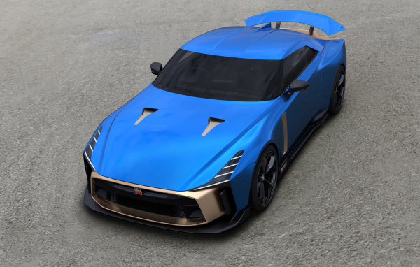Синий автомобиль Nissan GT-R50 2019 года на сером асфальте