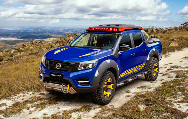 Внедорожник Nissan Frontier Sentinel 2018 года на фоне неба