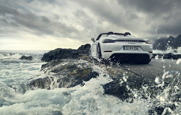Porsche 718 Spyder 2019 car stands by the water