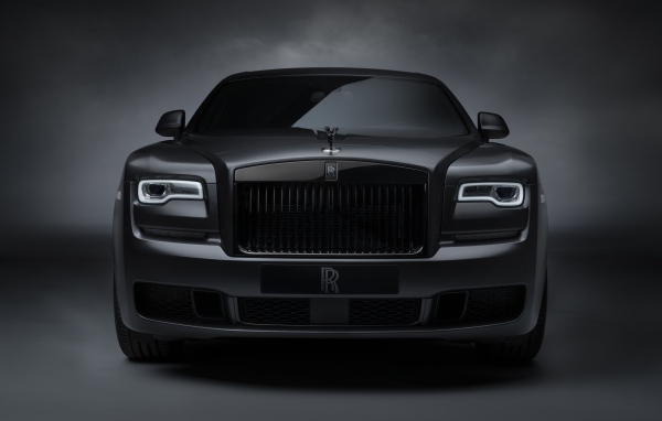 Автомобиль Rolls-Royce Ghost, 2019 года вид спереди