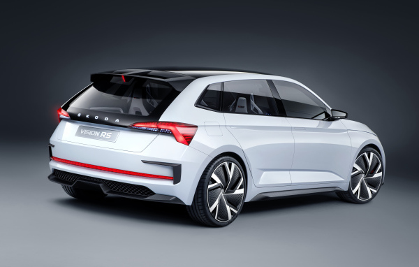 Автомобиль Skoda Vision RS 2018 года вид сзади