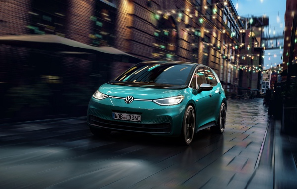 Автомобиль Volkswagen ID.3 1st 2019 года цвет голубой металлик 