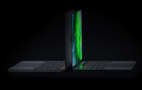 Два новых MacBook Pro от Apple, 2019 года на черном фоне