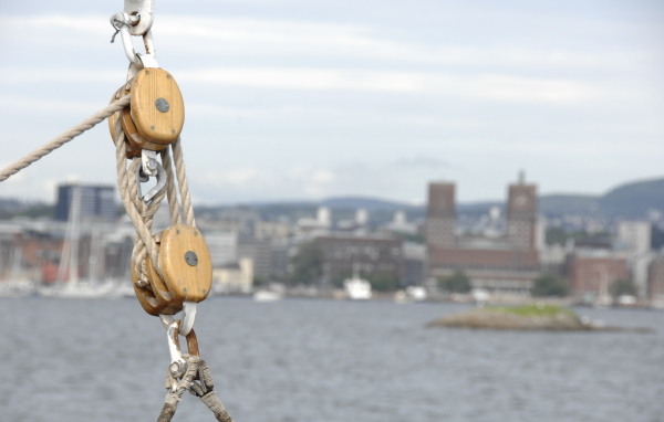 Крепление для каната в порту