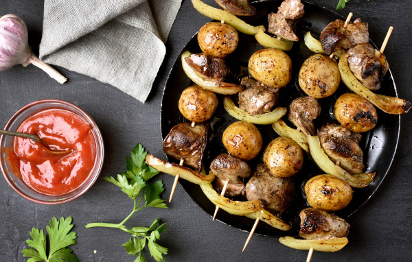 Шашлыки на шпажках с картофелем и перцем