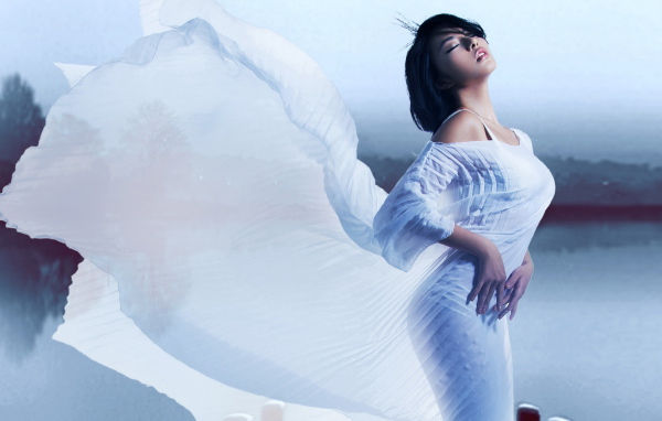 Стильная девушка азиатка в красивом белом платье 