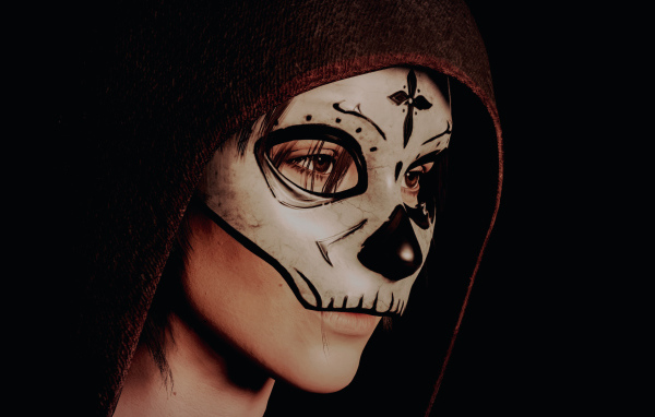 Молодая девушка в капюшоне с маской на лице