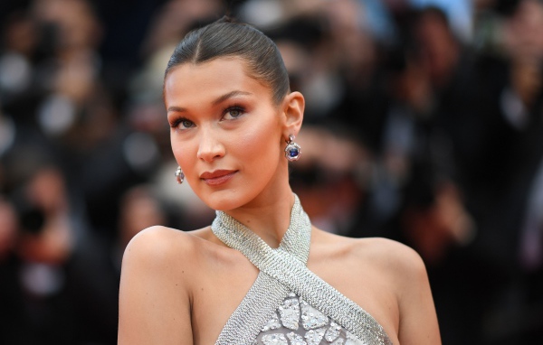 Красивая молодая девушка модель Белла Хадид