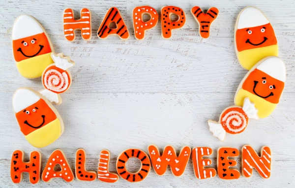 Печенье на столе на праздник Хэллоуин 