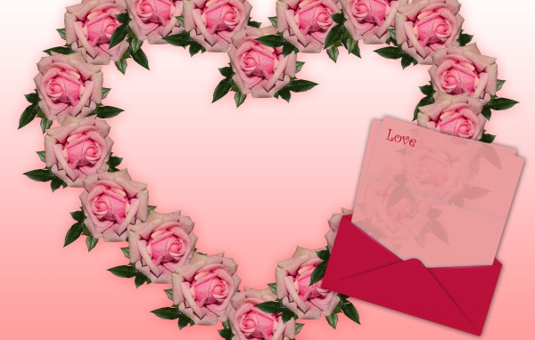 Сердце из розовых роз с письмом 