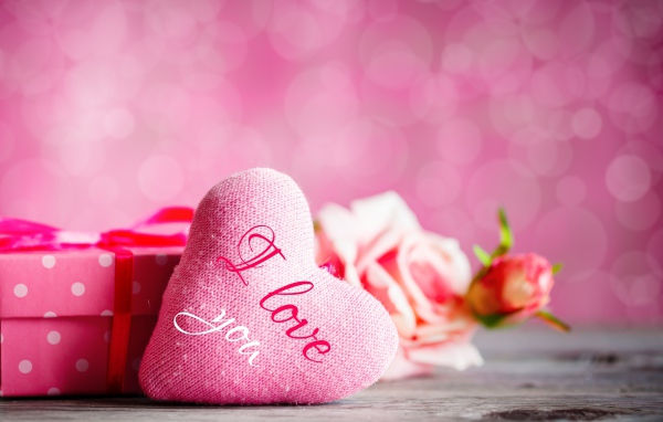 Мягкое розовое сердечко для любимой 