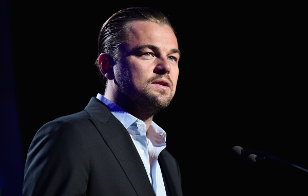 Актер Леонардо Ди Каприо у микрофона