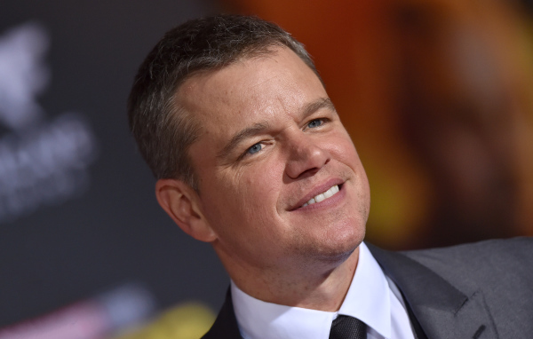 Актер Мэтт Деймон с красивой улыбкой