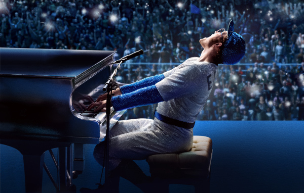 Персонаж фильма Рокетмен за роялем