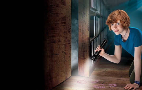 Девушка из фильма Нэнси Дрю и потайная лестница, 2019 года